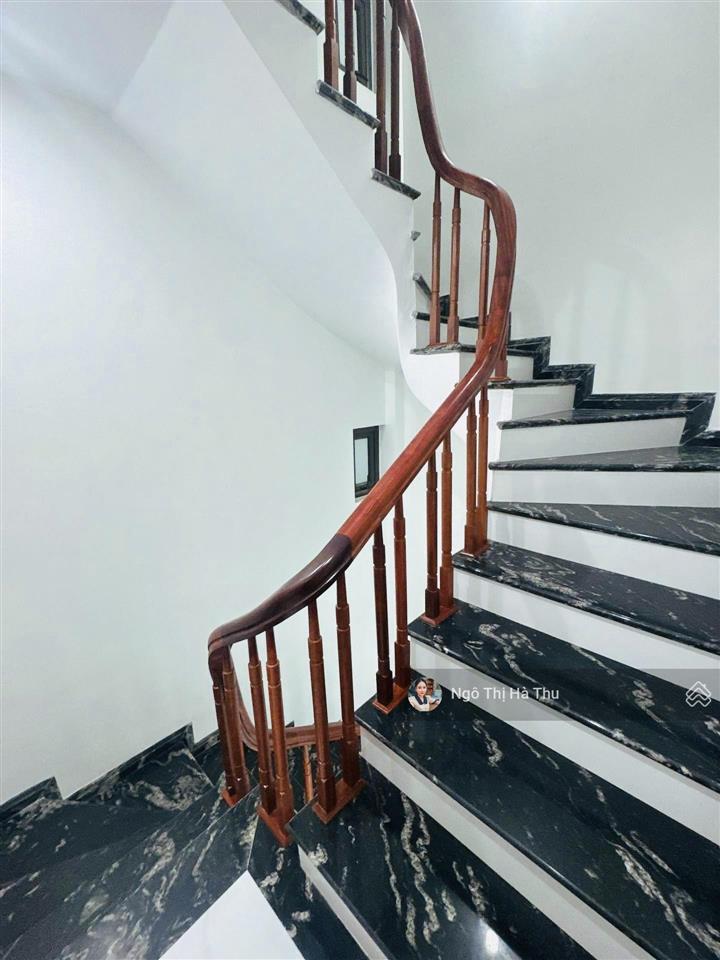 6,95 tỷ có nhà mới tinh 55m x 5 tầng phố thanh am  ở ngay