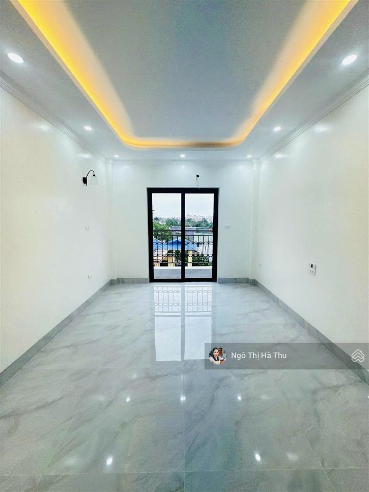 6,95 tỷ có nhà mới tinh 55m x 5 tầng phố thanh am  ở ngay
