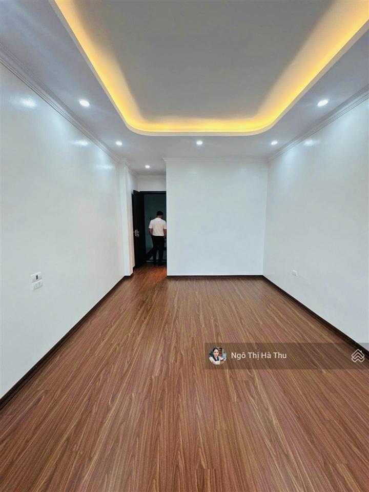 6,95 tỷ có nhà mới tinh 55m x 5 tầng phố thanh am  ở ngay