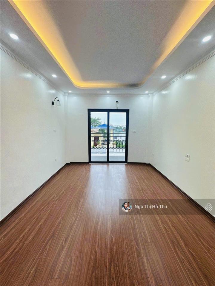 6,95 tỷ có nhà mới tinh 55m x 5 tầng phố thanh am  ở ngay