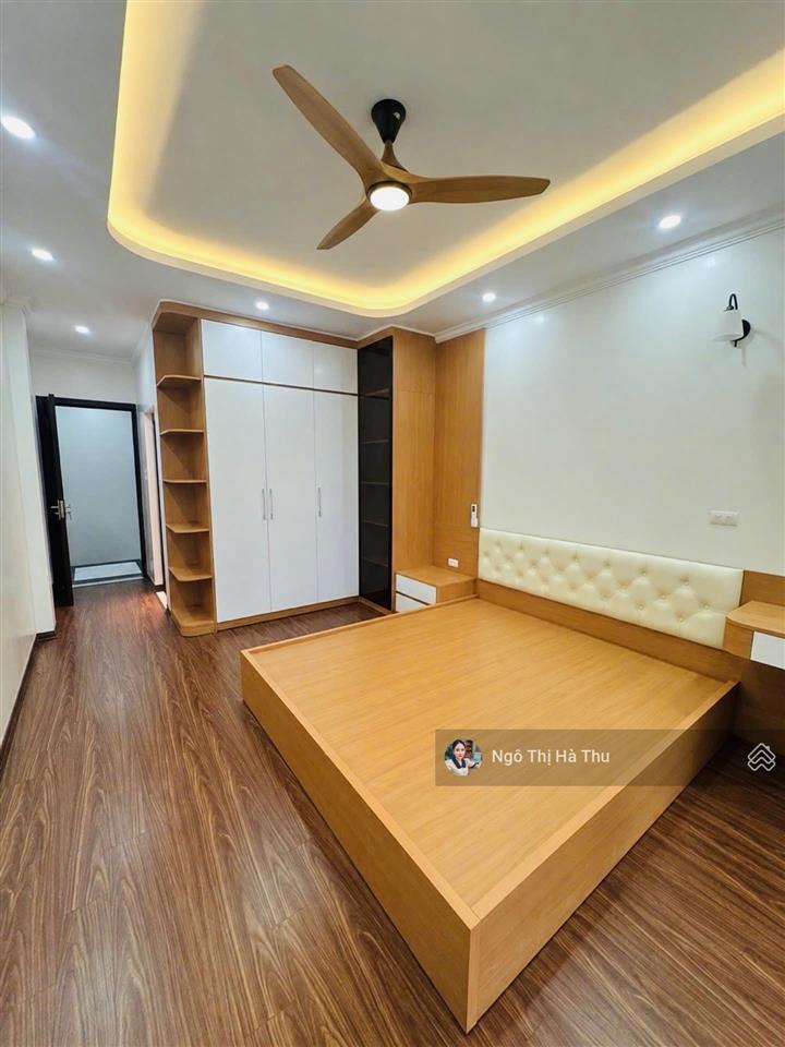 6,95 tỷ có nhà mới tinh 55m x 5 tầng phố thanh am  ở ngay