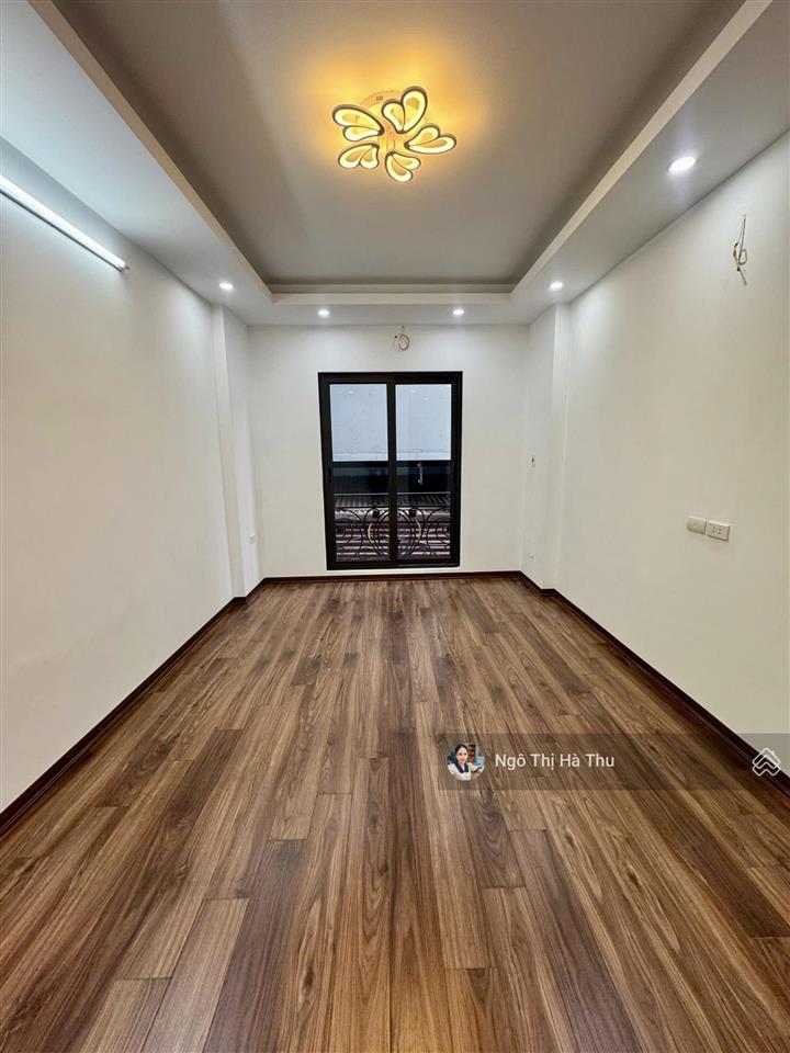 8,7 tỷ có nhà mới tinh  6 tầng thang máy  trung tâm việt hưng  ô tô sát nhà