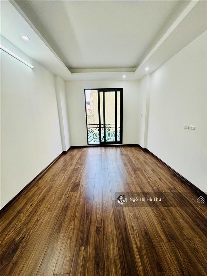 8,7 tỷ có nhà mới tinh  6 tầng thang máy  trung tâm việt hưng  ô tô sát nhà