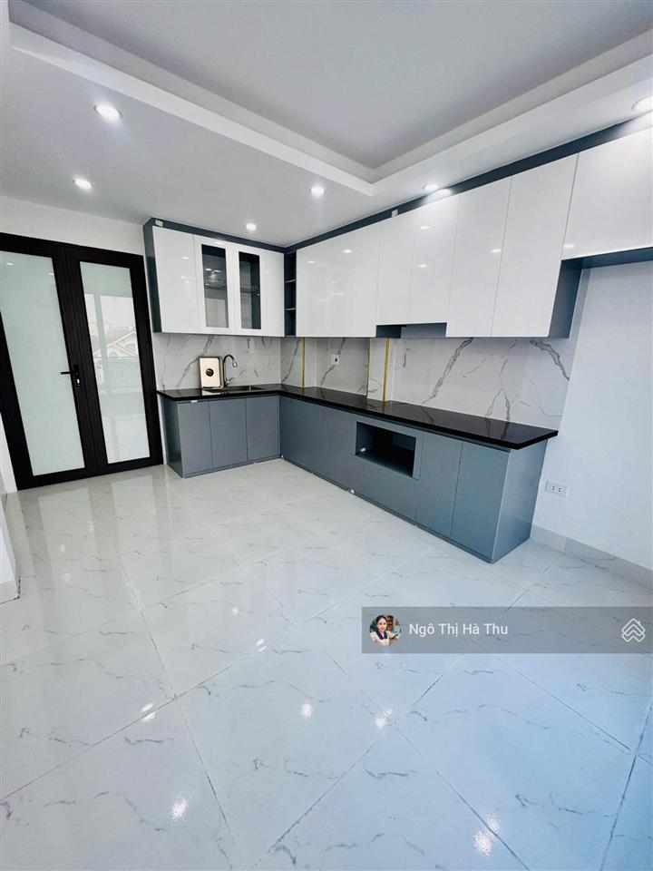 8,7 tỷ có nhà mới tinh  6 tầng thang máy  trung tâm việt hưng  ô tô sát nhà