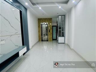 8,7 tỷ có nhà mới tinh  6 tầng thang máy  trung tâm việt hưng  ô tô sát nhà
