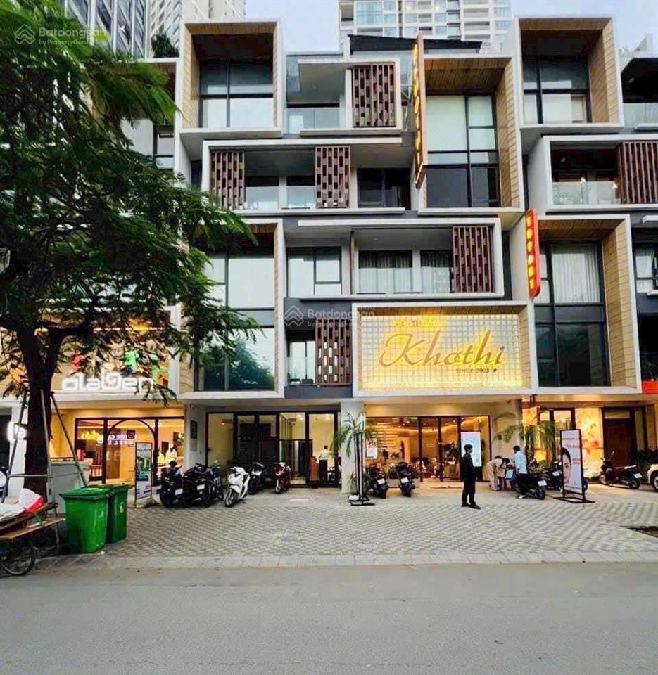 Bán nhà mặt tiền đinh tiên hoàng, quận 1. dt 8m x 17m. hđ thuê 150 triệu/th. giá 45 tỷ. 0906 320 ***