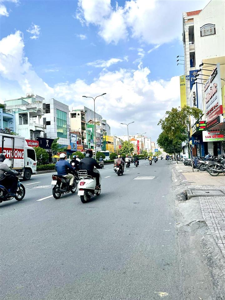 395 tỷ  mặt tiền nguyễn thị minh khai  20m x 40m  xd 4 hầm 16 tầng. dtsd 7000m2 sàn