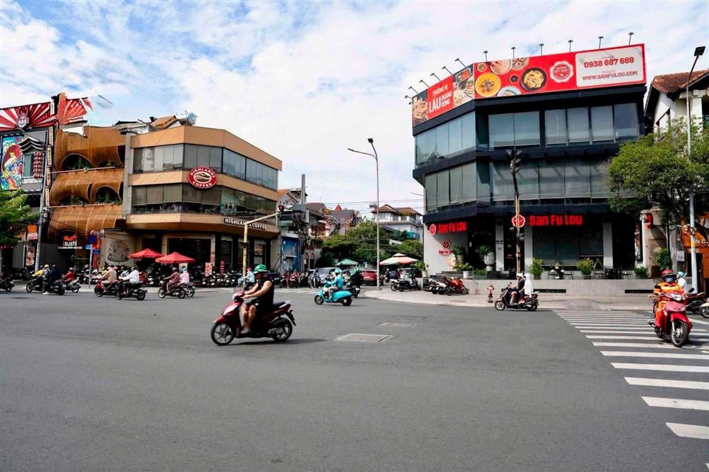 Giảm chào 80 tỷ  hợp đồng thuê 4,7 tỷ. góc 2 mặt tiền phan xích long  hoa phượng