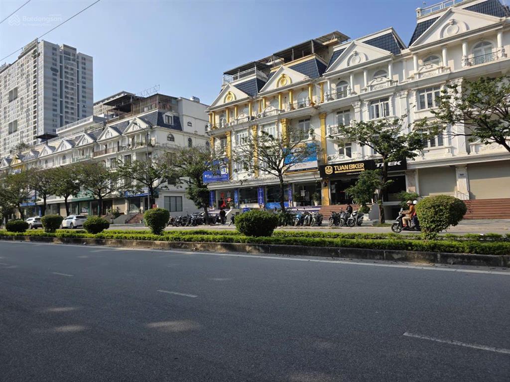 Shophouse thành phố giao lưu 126m2  mt 8m  vỉa hè 8m  đường 40m  5 tầng 1 hầm kinh doanh đỉnh