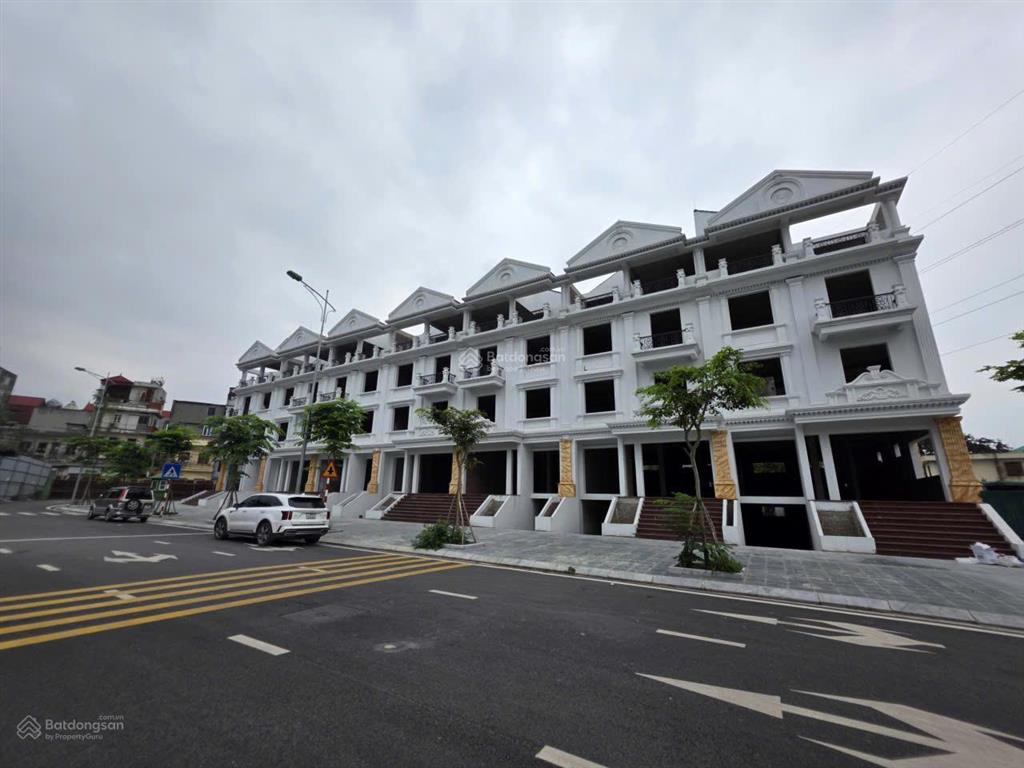 Shophouse thành phố giao lưu 126m2  mt 8m  vỉa hè 8m  đường 40m  5 tầng 1 hầm kinh doanh đỉnh