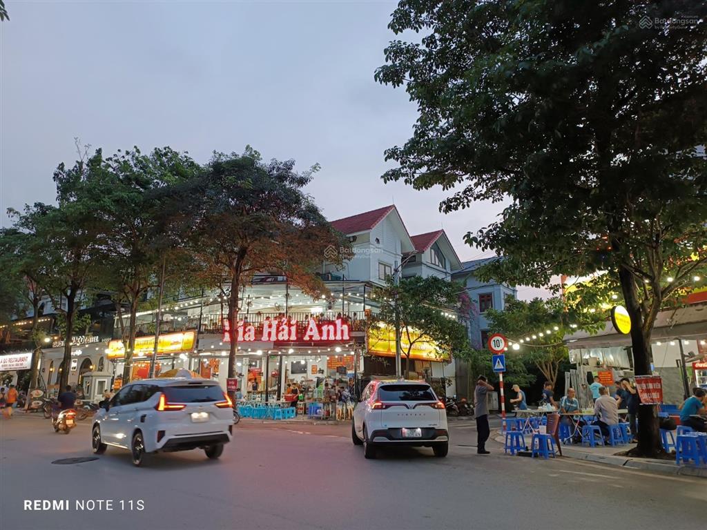Bán gấp biệt thự thành phố giao lưu  mặt đường hồ  view công viên  4 tầng  giá chỉ 4xxtr
