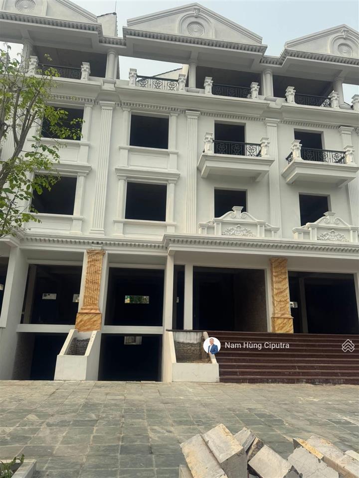 Bán nhà liền kề thành phố giao lưu, vừa ở vừa vừa kinh doanh xây 5 tầng 1 hầm. mt 7,5m vỉa hè 8m
