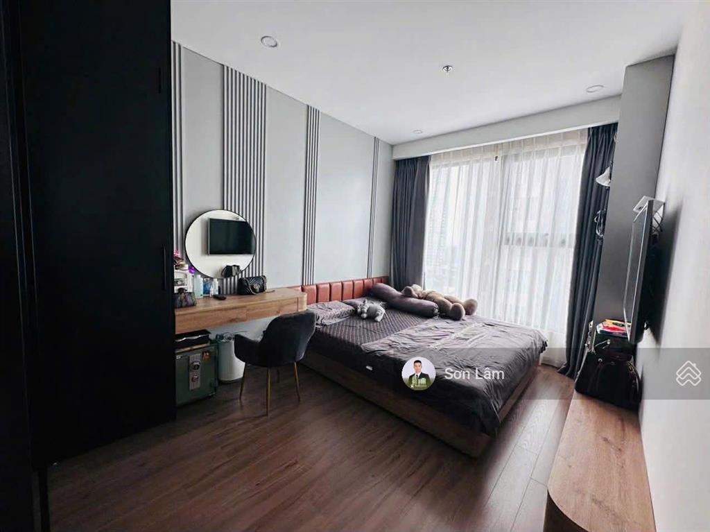 Chính chủ bán 3 ngủ 85m2  view đảo  tầng trung  sẵn sổ  full đồ