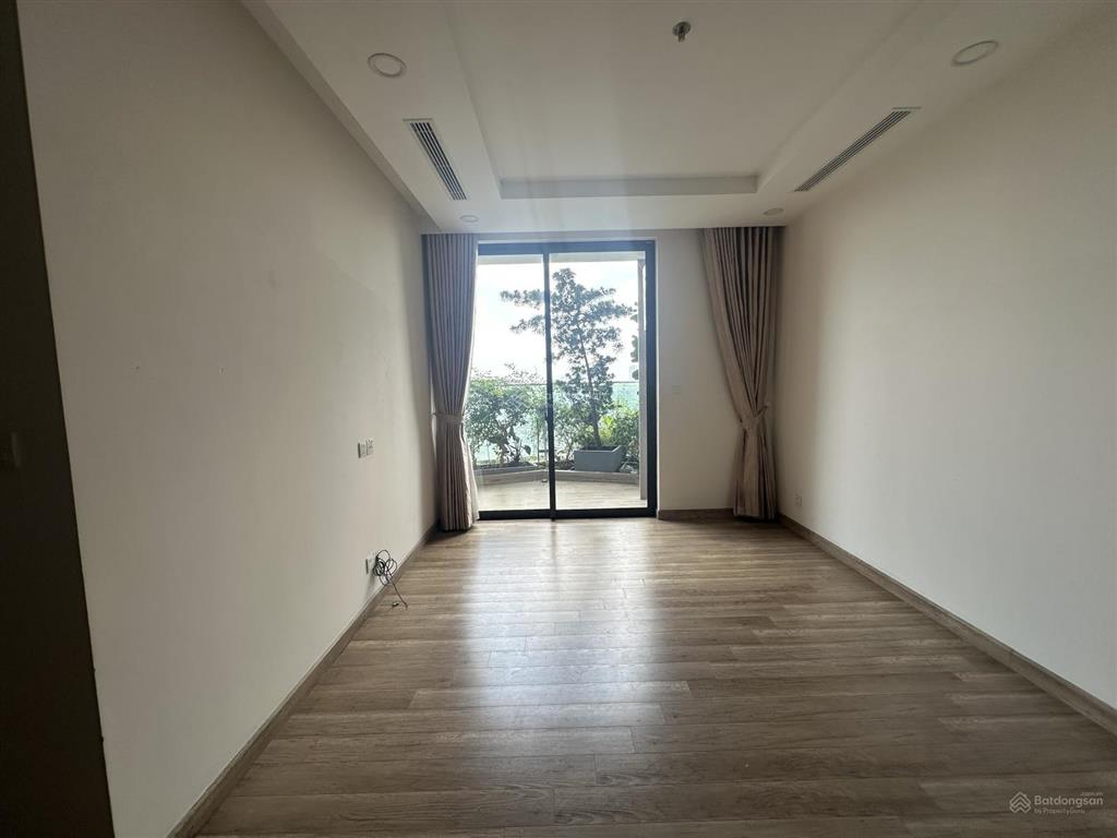 Cho thuê 3pn  sol forest ecopark 100m2, căn góc  sân vườn 10m  view đảo  bếp rèm
