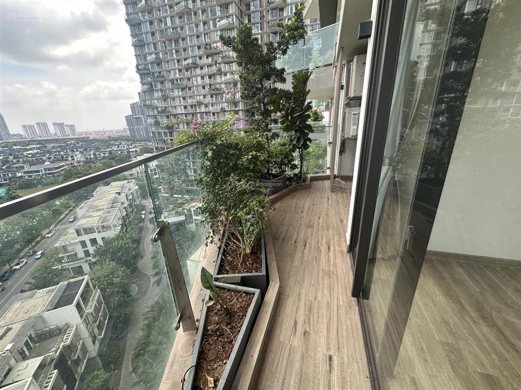 Cho thuê 3pn  sol forest ecopark 100m2, căn góc  sân vườn 10m  view đảo  bếp rèm