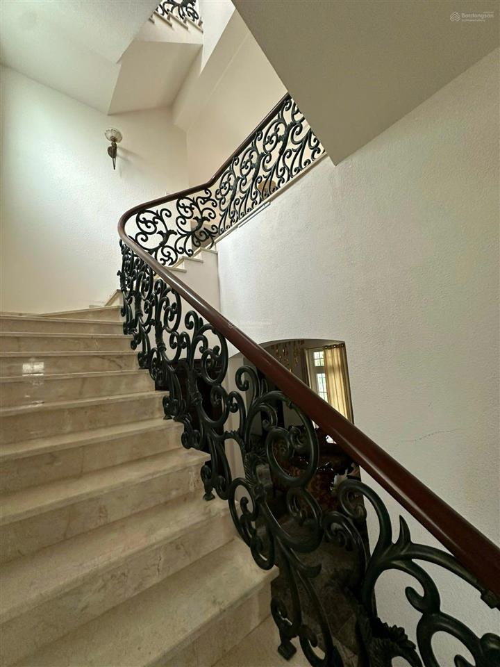 Chính chủ bán biệt thự vip fideco thảo điền quận 2  651m2 công nhận.3 tầng. giá 100 tỷ