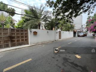 20x20m  góc 2 mặt tiền đa kao quận 1  400m2 giá 300 triệu/m2 = 120 tỷ ( ctxd hầm 7 tầng )