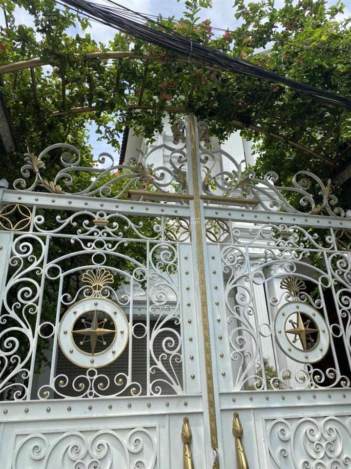 Biệt thự sân vườn tú xương quận 3  10x16m trệt 3 lầu sân thượng, thang máy, giá 65 tỷ