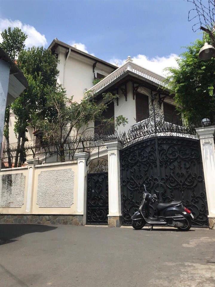 Bán villa hồ bơi, sân vườn trần quốc thảo quận 3  26x20m. hiện cho thuê hơn 200 triệu/tháng