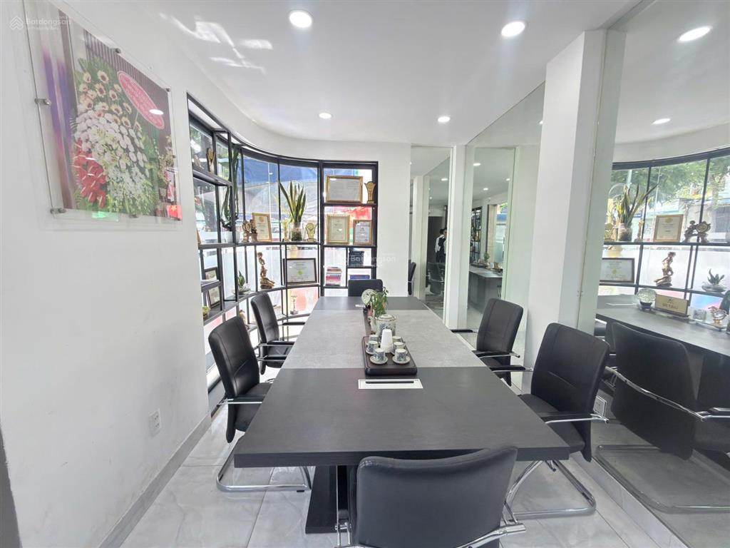 Cho thuê góc 3mt phan văn trường, bến thành q1  15x3.5m 5 tầng thang máy. 99 triệu/th