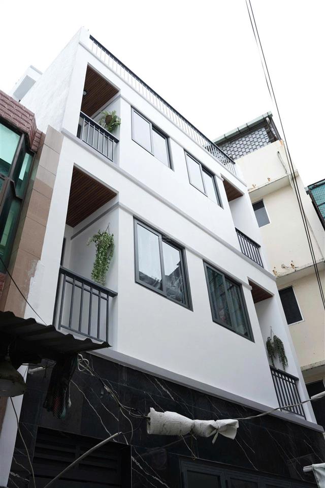 15 tỷ, bán nhà đối diện chợ tân định, đường hai bà trưng quận 1  6x15m trệt 4 lầu. hđt 70 triệu