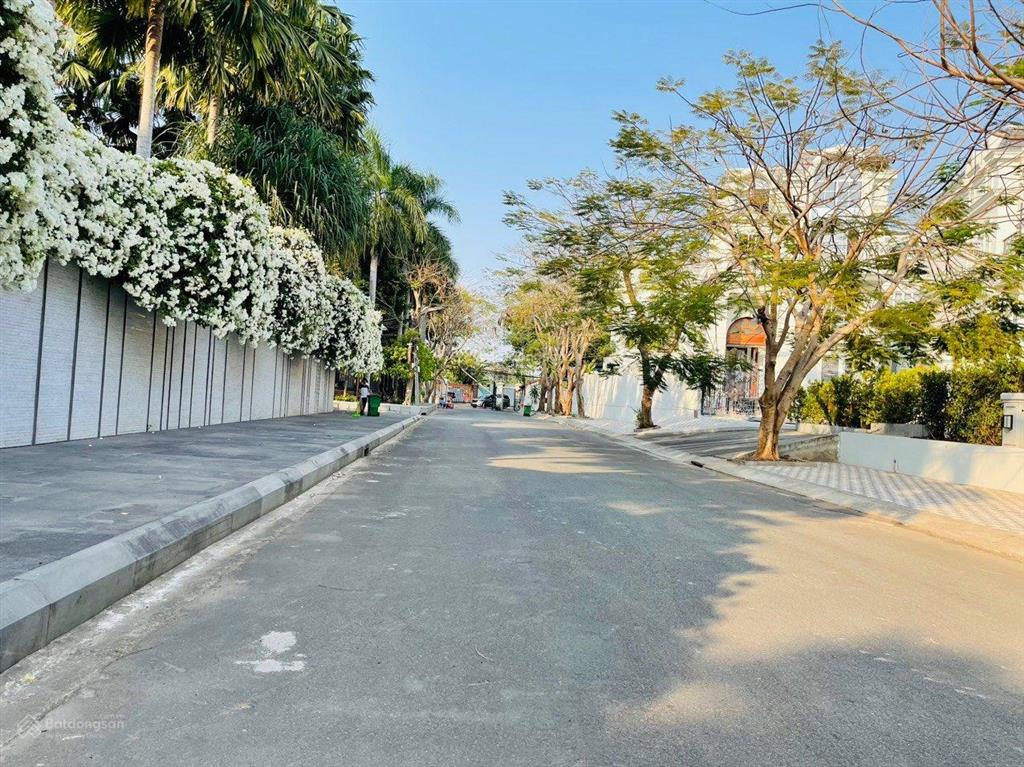 Đơn giá đầu tư 176.9 triệu/m2 bán nhà nguyễn văn hưởng, thảo điền q2  cn 650m2, giá 115 tỷ