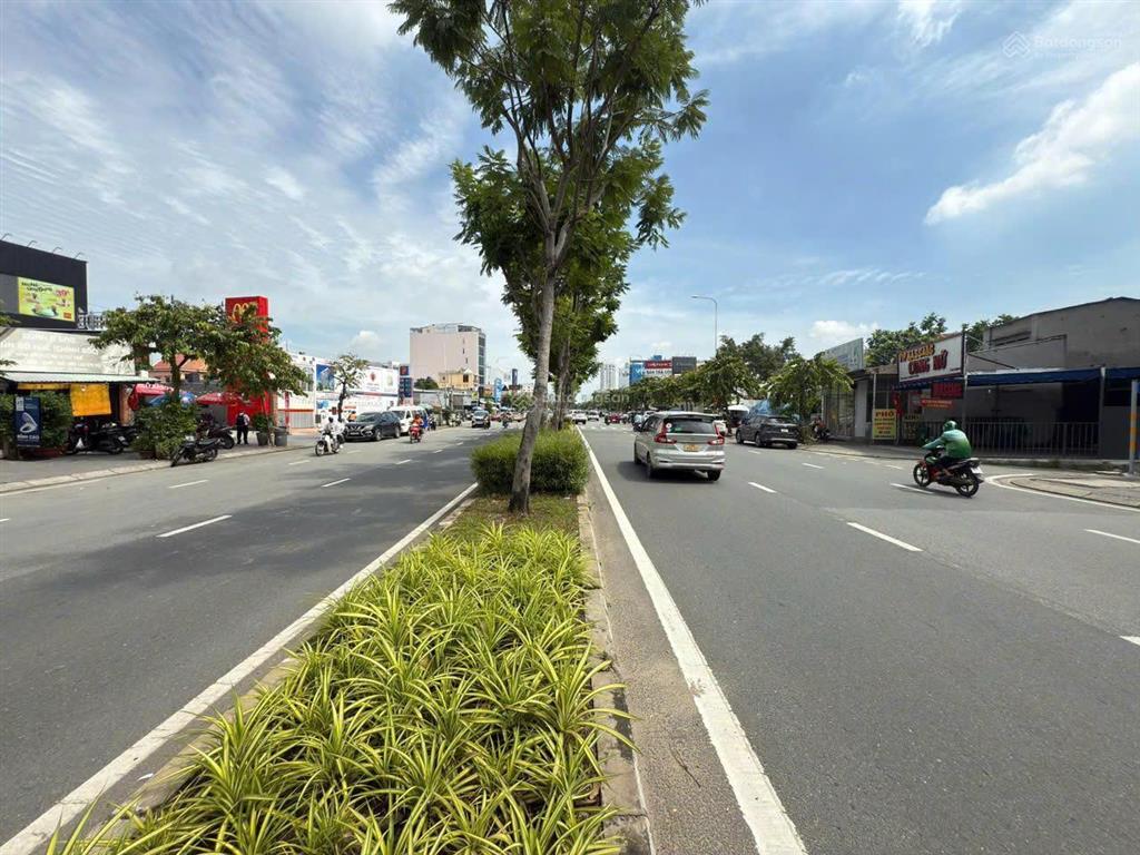 Bán 2000m² đất xây cao trục trần não  song hành, quận 2  giá 395 tỷ (xây cao 7  15 tầng)