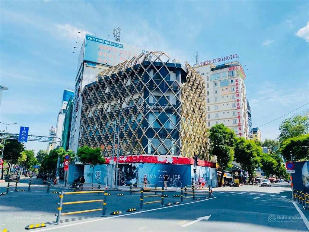 Cho thuê góc 3mt 179 hàm nghi quận 1  quảng trường chợ bến thành. 15x20m 5 tầng. giá 2 tỷ/tháng