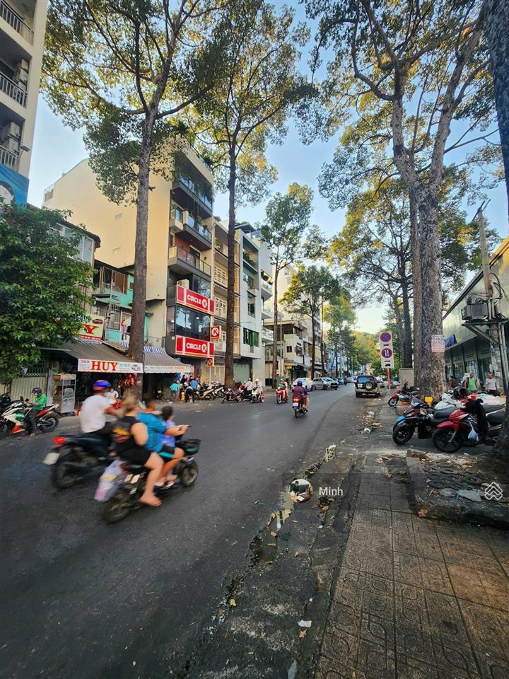 Bán góc 2mt ngã tư đường tôn thất tùng  bùi thị xuân, bến thành, quận 1  hơn 300m2