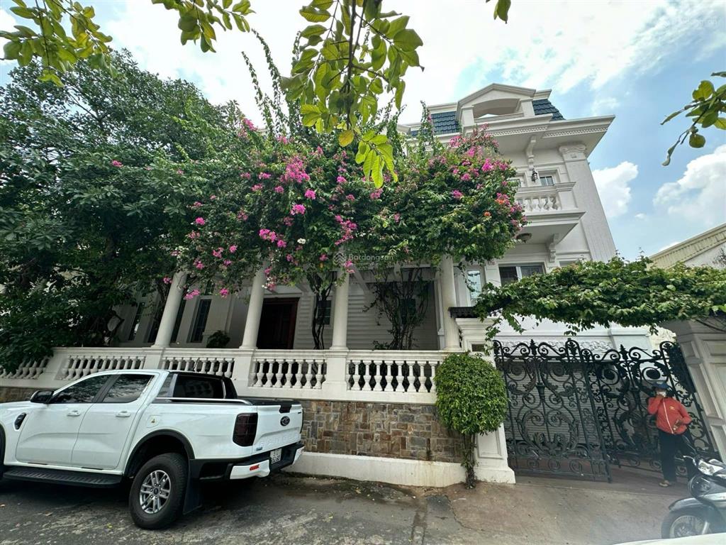 Biệt thự công viên hà đô  đường trương văn bang, quận 2  15x18m hầm trệt 2 lầu. 56 tỷ
