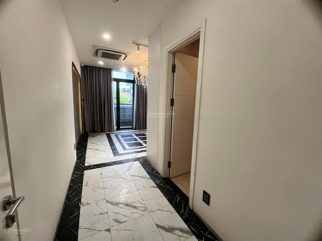 Tòa nhà đường trần hưng đạo, quận 1  8x23m, hầm 6 tầng. hđt 160 triệu/tháng  60 tỷ