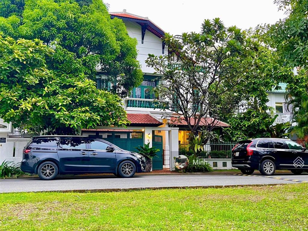 Cho thuê villa nguyễn văn hưởng thảo điền q2  15x20m 3 tầng 7 phòng 6wc  150 triệu/th
