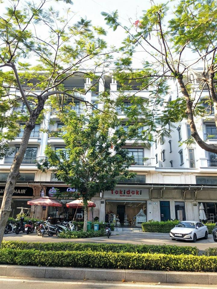 Bán nhà mặt tiền nguyễn thị nhung vạn phúc city. 9x20m nhà 6 tầng thang máy. giá 49.5 tỷ