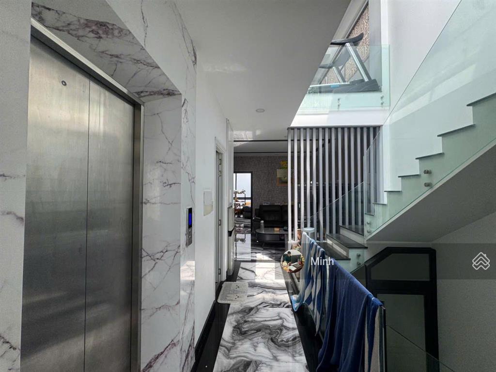 Bán nhà hiện đại mới đẹp đường lê quang định  5.5x22m nhà 6 tầng thang máy. giá 19 tỷ