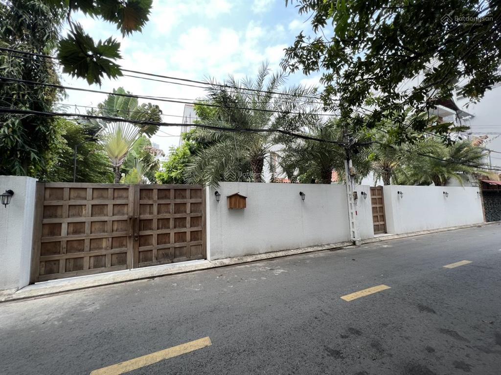 1 đời chủ! bán nhà lê ngô cát, võ thị sáu, quận 3  20x32m. giá 315 tỷ