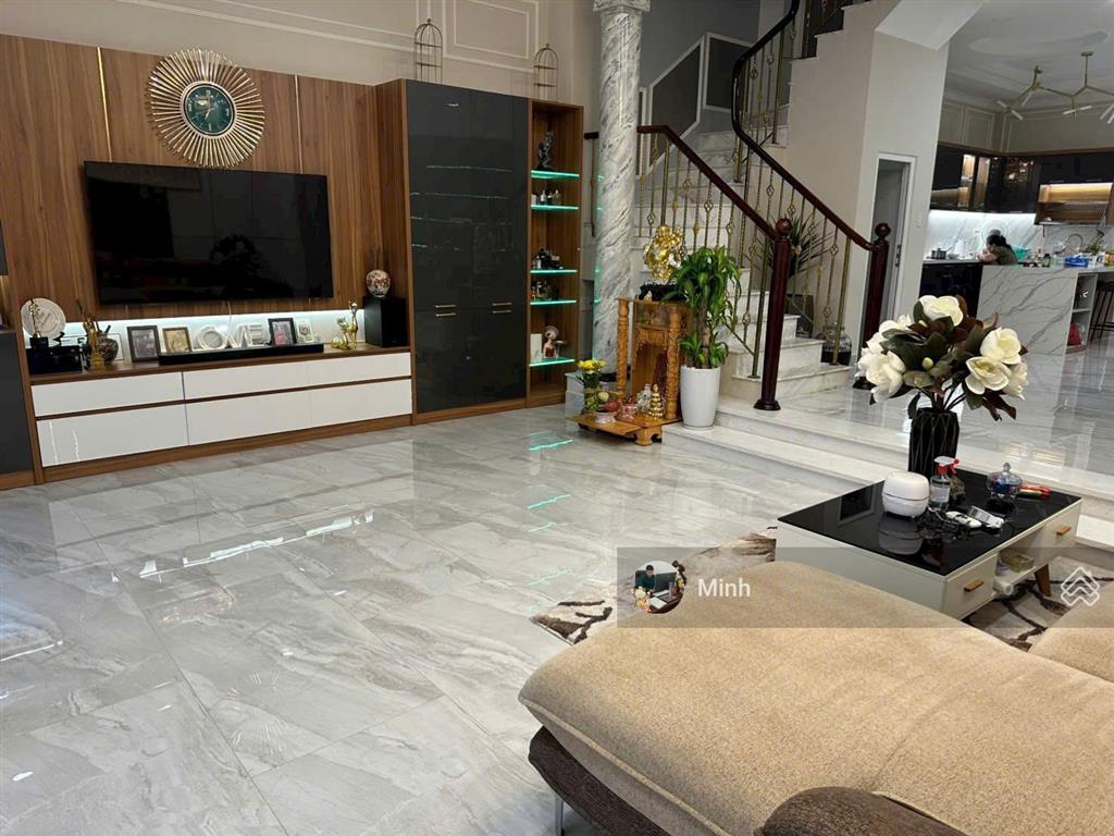 Bán nhà full nội thất quận 1  đối diện công viên lê văn tám  6.5x18m 4 tầng  giá 27 tỷ