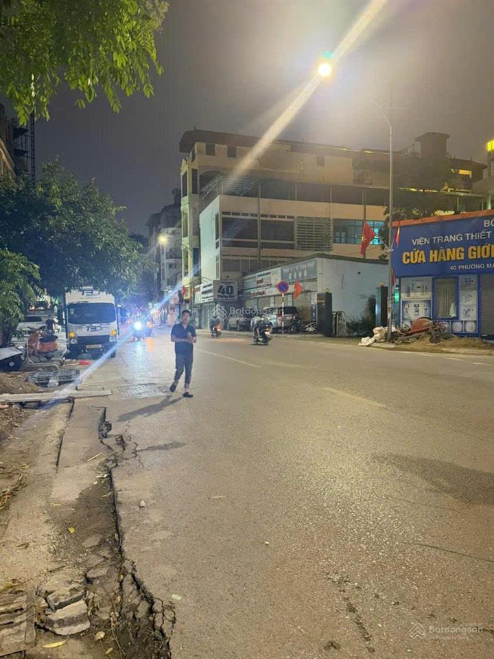 Cần bán nhà gấp ở gần bệnh viện bạch mai 35m 6 tầng 3.6m giá 9.4 tỷ kinh doanh thang máy view hồ