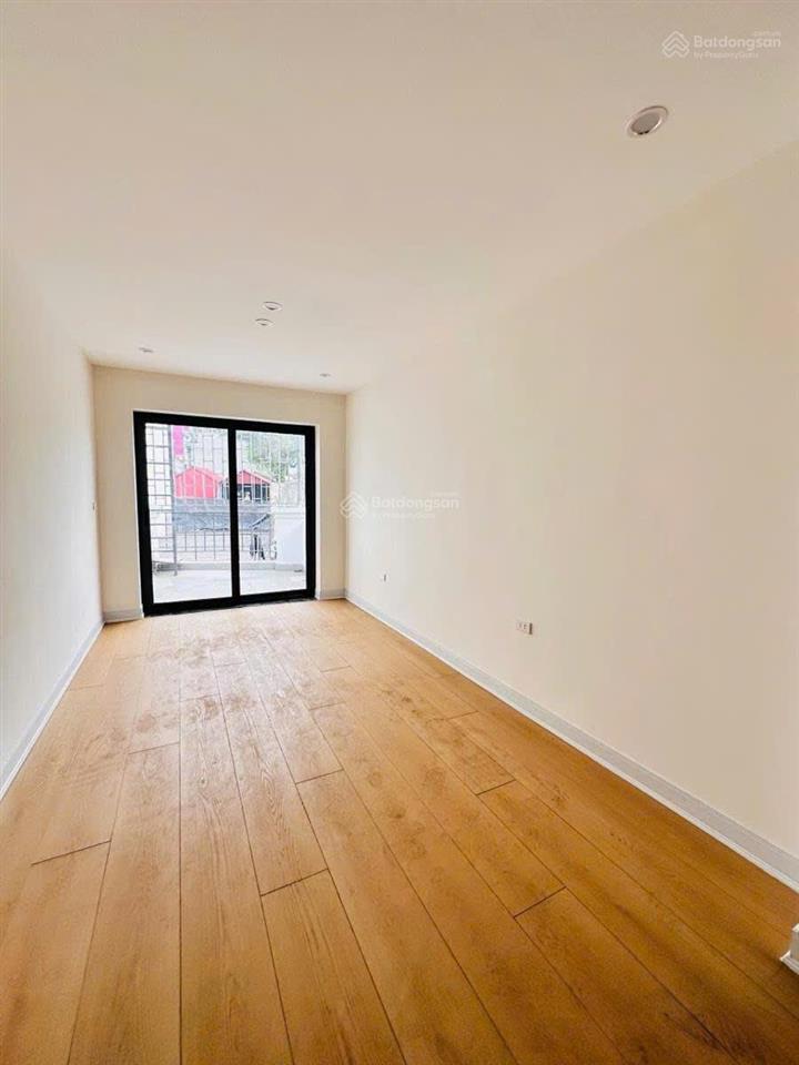 Cần bán nhà gấp ở gần bệnh viện bạch mai 35m 6 tầng 3.6m giá 9.4 tỷ kinh doanh thang máy view hồ