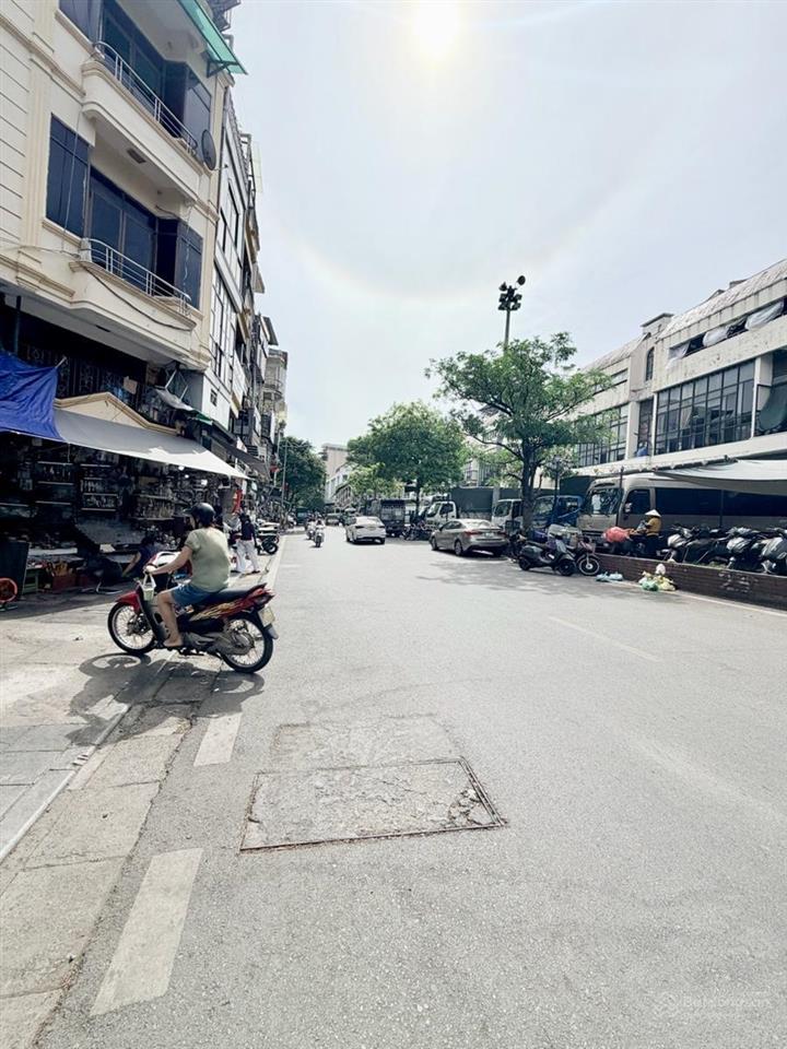 Săn nhà phố cổ giá tốt lô góc hàng khoai 40m 5 tầng  ô tô cạnh chợ đồng xuân chỉ 13,5 tỷ