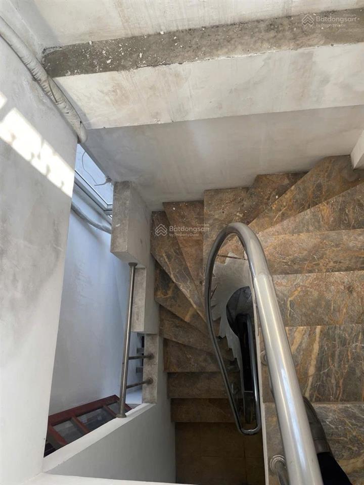 Hoàn kiếm 30m2 5 tầng 10m ra mặt phố đang khai thác kinh doanh homestay giá 9,2 tỷ