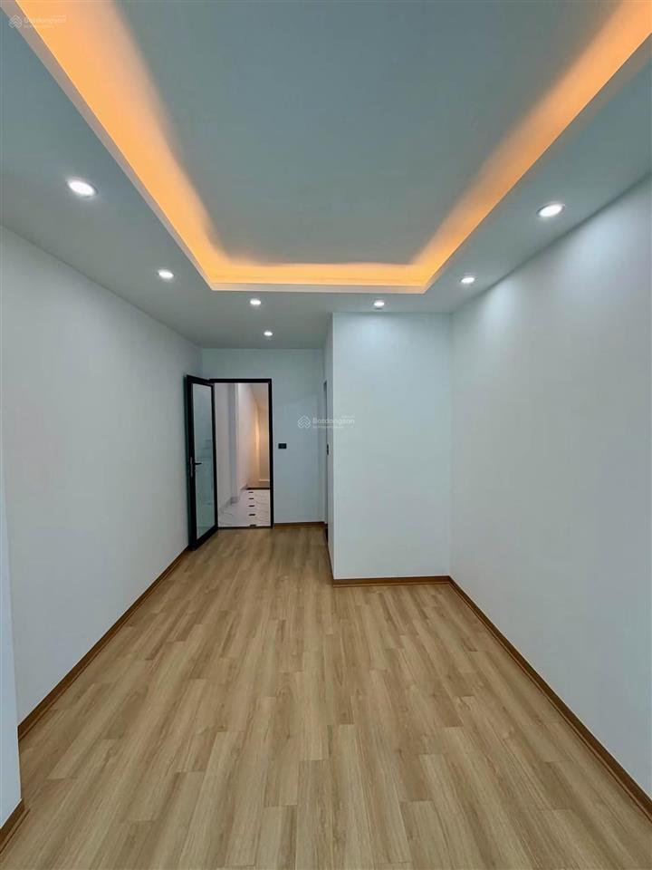 Tầm 8 tỷ gần bệnh viện đống đa chủ giảm giá nhà mới 6 tầng, 39m thang máy, lô góc, gần phố