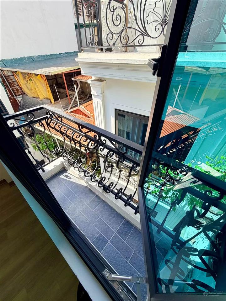 Tầm 8 tỷ gần bệnh viện đống đa chủ giảm giá nhà mới 6 tầng, 39m thang máy, lô góc, gần phố