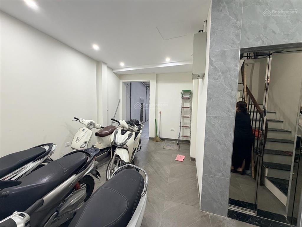Chủ giảm 4 tỷ bán toà ccmn 6 tầng thang máy, 5 studio, dòng tiền 360tr/năm ngõ thông  đống đa