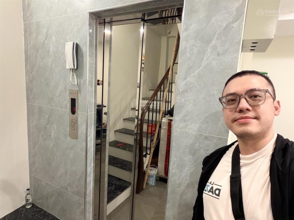 Chủ giảm 4 tỷ bán toà ccmn 6 tầng thang máy, 5 studio, dòng tiền 360tr/năm ngõ thông  đống đa