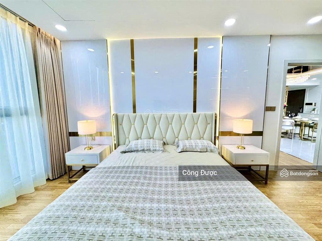 Cần bán căn hộ chung cư soho residence 30m2, studio , q.1 , giá 4 tỷ,  0903 077 ***. được