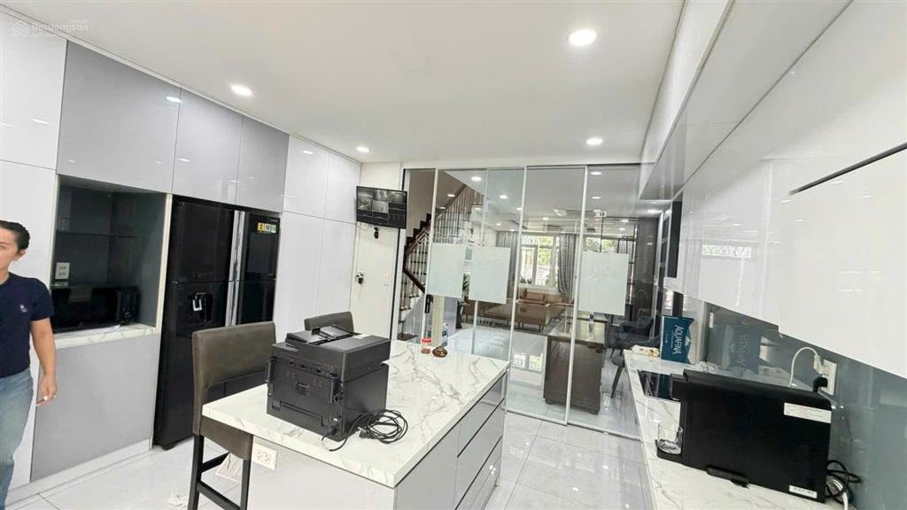 Bán nhà mặt tiền võ văn kiệt  5 tầng  7m x 15m  hđt 60tr/th