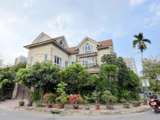Biệt thự đẹp! bán siêu biệt thự thân văn nhiếp  11,2m x 16,7m. 3 tầng  view sông  giá 140 tỷ