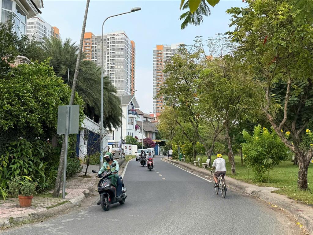 Biệt thự đẹp! bán siêu biệt thự thân văn nhiếp  11,2m x 16,7m. 3 tầng  view sông  giá 140 tỷ