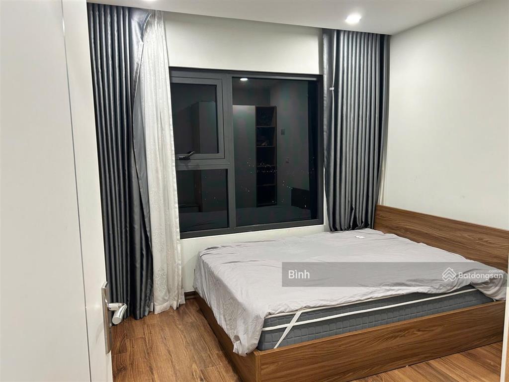 Cho thuê nhà mp lê văn hưu, 80m2x4,5 tầng, mt 4,5m, giá thuê 50tr, nhà mới, đỗ được ô tô