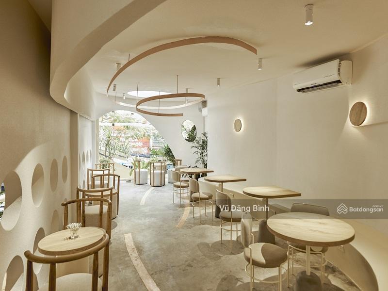 Cho thuê nhà mp hàng cót, dt 90m2x2 tầng, mt 7,5m, giá thuê 70tr, thông sàn, nhà khá mới, đỗ ô tô